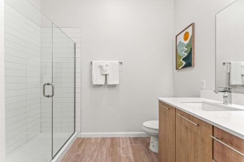 Riviere 3BR Apartment Stylish King Family Pets Friendly Pool & Gym Near Epic Universe photo 29