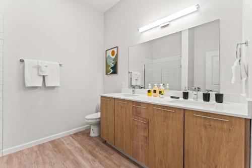 Riviere 3BR Apartment Stylish King Family Pets Friendly Pool & Gym Near Epic Universe photo 30