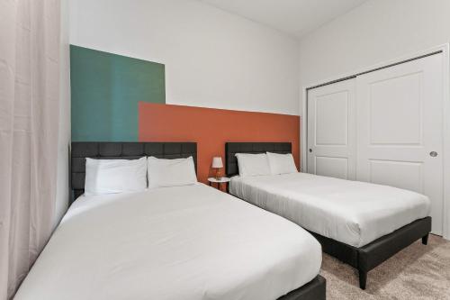 Riviere 3BR Apartment Stylish King Family Pets Friendly Pool & Gym Near Epic Universe photo 32