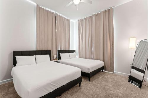 Riviere 3BR Apartment Stylish King Family Pets Friendly Pool & Gym Near Epic Universe photo 36