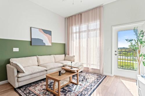 Riviere 3BR Apartment Stylish King Family Pets Friendly Pool & Gym Near Epic Universe photo 22