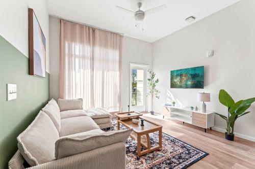 Riviere 3BR Apartment Stylish King Family Pets Friendly Pool & Gym Near Epic Universe photo 20