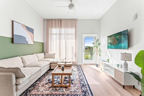 Riviere 3BR Apartment Stylish King Family Pets Friendly Pool & Gym Near Epic Universe photo 19