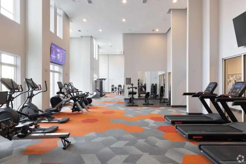 Riviere 3BR Apartment Stylish King Family Pets Friendly Pool & Gym Near Epic Universe photo 59