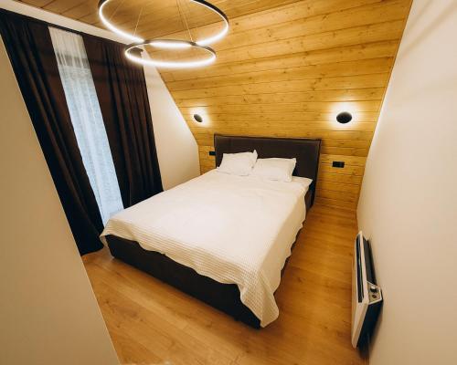 Uma cama ou camas num quarto em Lofty House Mountain