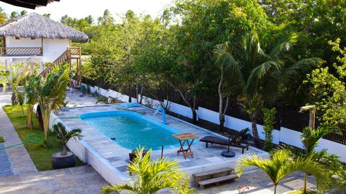 un'immagine di una piscina in un cortile posteriore di Casa Camboa - Barrinha - Praia do Preá ad Acaraú