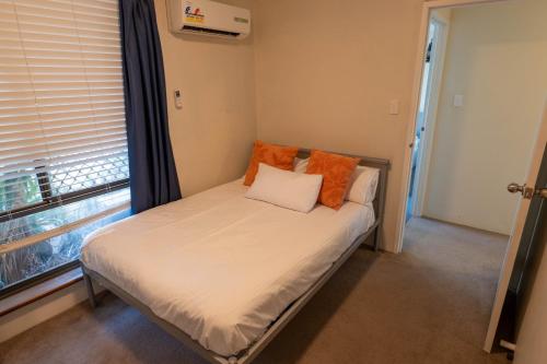 En eller flere senge i et værelse på Camillo Family Retreat