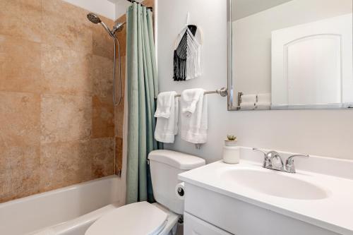 Koupelna v ubytování Santuario - 40 acres, EV, hot tub, pool, pizza oven