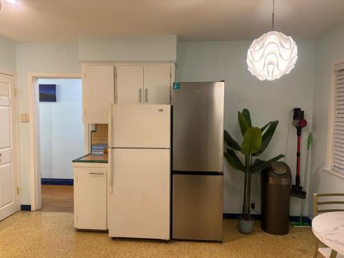 Kuchyň nebo kuchyňský kout v ubytování Charming Bright 3BR House - Upper Level Suite