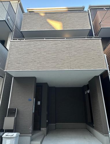 an entrance to a building with a black door at Dc桜の苑-天下茶屋2号店 in Osaka