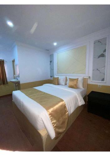 Una cama o camas en una habitación de My Home Cibubur