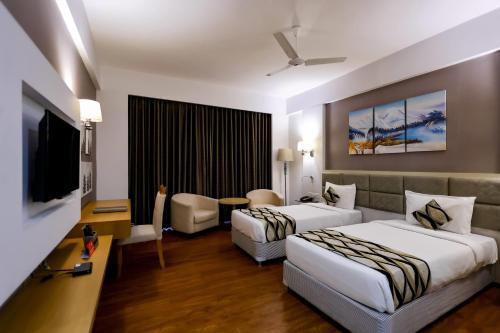 En eller flere senge i et værelse på Ramada by Wyndham Bodh Gaya Mahabodhi