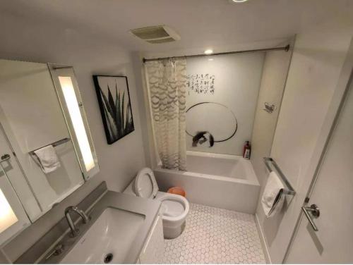 Et badeværelse på China town condo in Vancouver