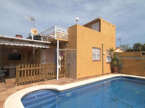 Bazén v ubytování Casa tranquila con piscina privada cerca de la playa - HISP-7-40 nebo v jeho okolí