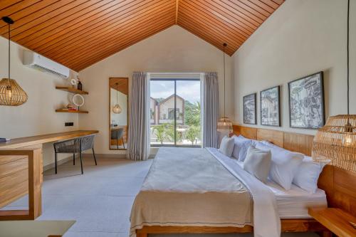 En eller flere senge i et værelse på New Luxury Ribamar Villas