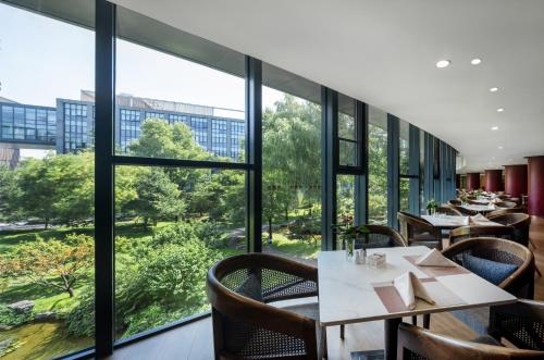 Vườn quanh The Lakeview Hotel