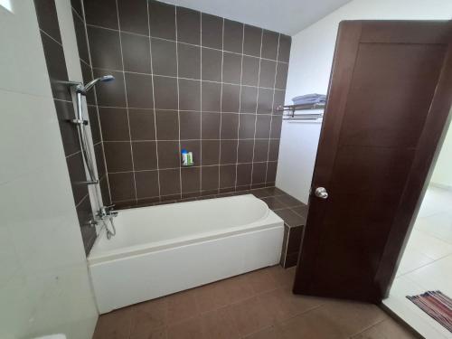 Et badeværelse på Anjung seri sri alam