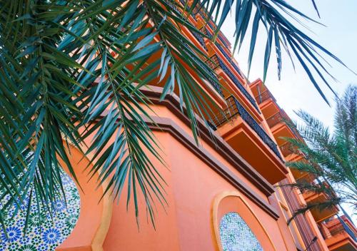 Tòa nhà nơi khách sạn tọa lạc