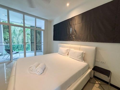 Postel nebo postele na pokoji v ubytování 3 BR Oxygen Pool Villa 271-26