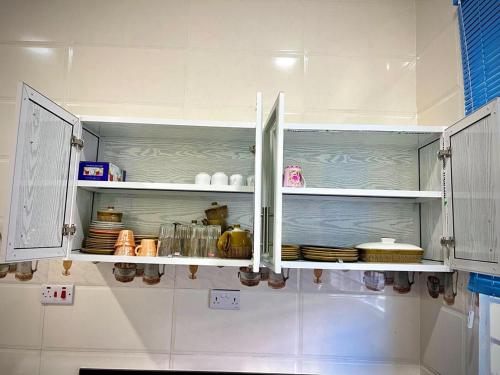 Een keuken of kitchenette bij Leo Home 1