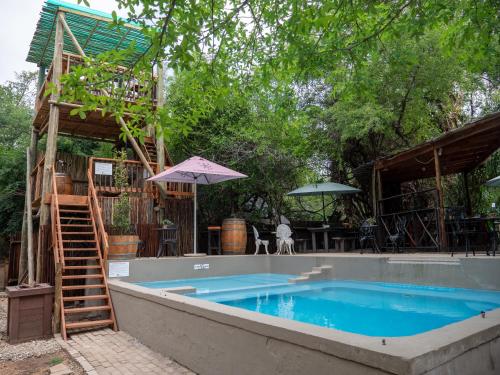 Bazén v ubytování Kruger Maroela Lodge nebo v jeho okolí