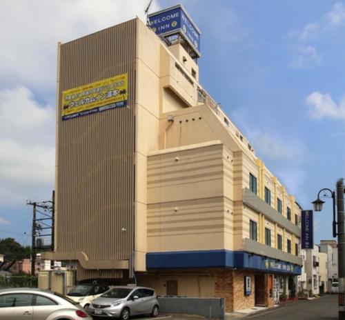 a building with cars parked in front of it at ウェルカムイン湯本 in Iwaki