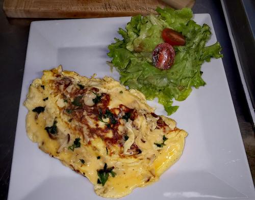 Comida en o cerca de este hotel