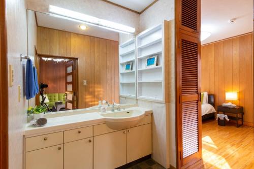 Et badeværelse på Guest House Matsuyama