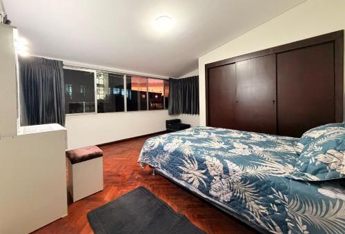 En eller flere senge i et værelse på Dúplex céntrico y amplio, terraza cochera free