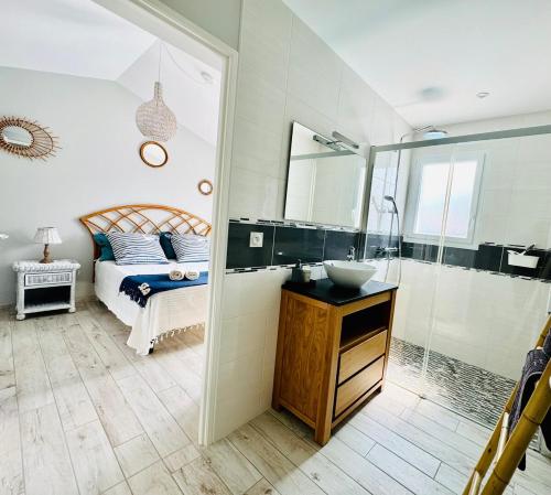 En eller flere senge i et værelse på Beautiful Villa with amazing private pool