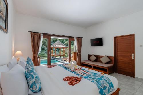 En eller flere senge i et værelse på Semana Cliff Villa Ubud