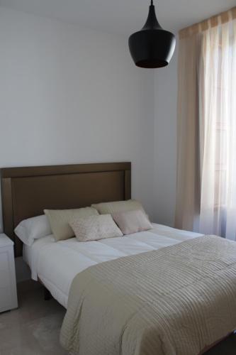 Postel nebo postele na pokoji v ubytování BiBo Suites Gran Vía
