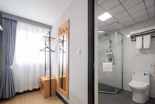 Ένα μπάνιο στο 三亚观海楼酒店（三亚湾椰梦长廊店）