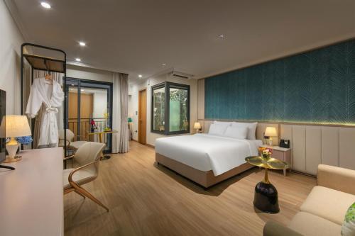 Dong Xuan Boutique Hotel — View (from property/room)