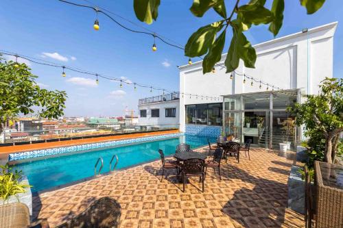 Piscina a Aaron Riverview Hotel o a prop