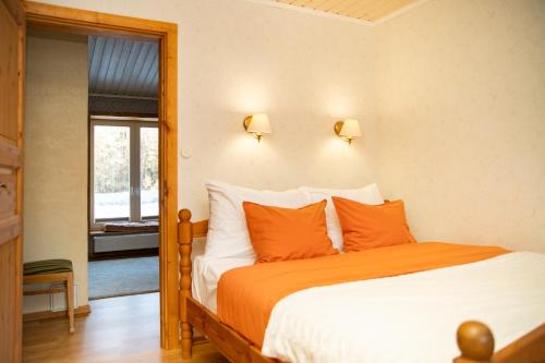 Ένα ή περισσότερα κρεβάτια σε δωμάτιο στο Charming Rustic Retreat in Lahemaa National Park