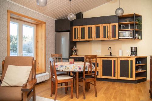 Η κουζίνα ή μικρή κουζίνα στο Charming Rustic Retreat in Lahemaa National Park