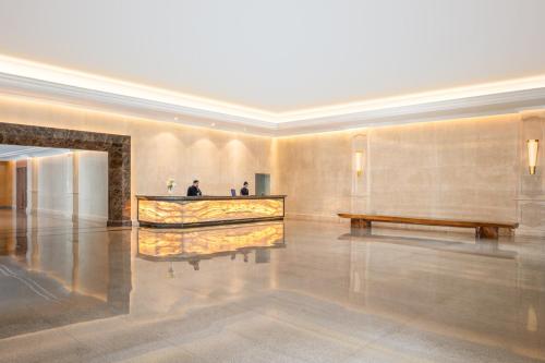 Ο χώρος του λόμπι ή της ρεσεψιόν στο Aston Cimone Hotel & Convention Center