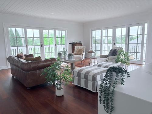 En eller flere senge i et værelse på Springfield Lodge - Pet Friendly Executive Residence