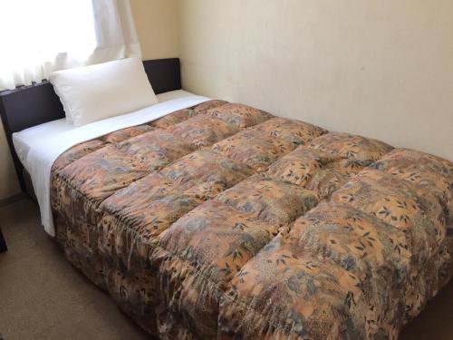 Postel nebo postele na pokoji v ubytování Hotel Crown Hills Toyama