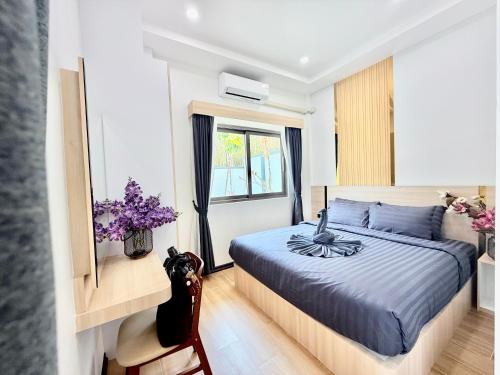 a bedroom with a bed and a window at Legacy pool villa in Ban Chong Phli