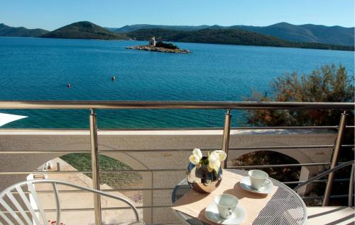 Gorgeous Apartment In Klek With Wifi