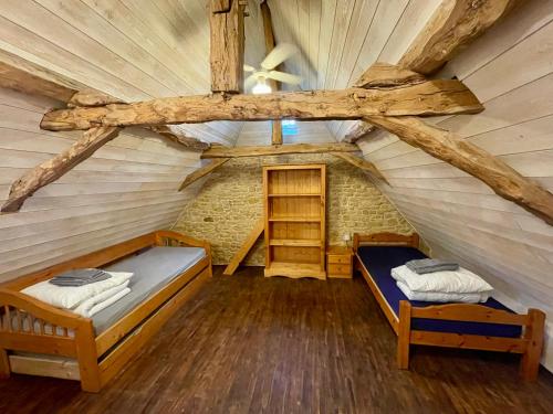 Postel nebo postele na pokoji v ubytování "Gîtes du Fraysse", au paradis des oiseaux, Charme et Tradition du Périgord