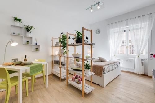 96 Degli Ubaldi Studio near the Vatican and the metro