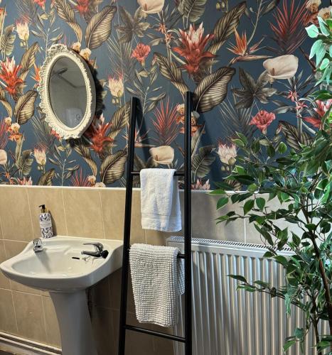 a bathroom with a sink and a mirror at The Linden Lodge, near Cathedral, free parking in Lincoln