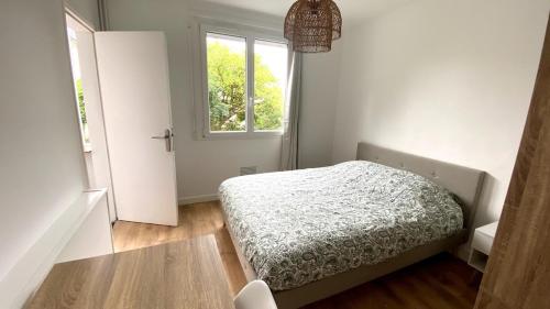 En eller flere senge i et værelse på T2 refait à neuf Quartier Chantenay avec Parking