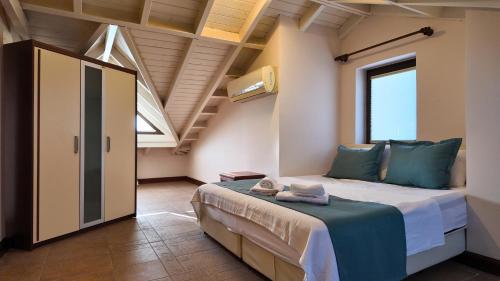 Ένα ή περισσότερα κρεβάτια σε δωμάτιο στο Taş Konak Göcek