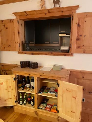 Η κουζίνα ή μικρή κουζίνα στο 2,5 Zimmer Wohnung mit Bergblick in Engadin