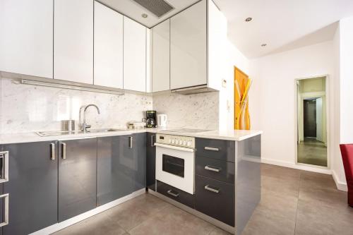 Sunny 1bedroom cozy flat in the Acropolis area