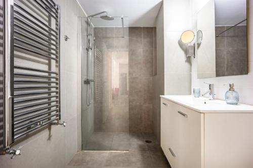 Sunny 1bedroom cozy flat in the Acropolis area